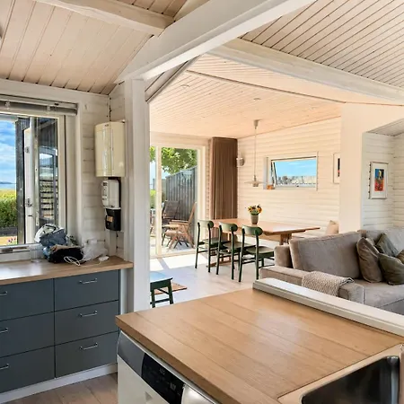 Ro The House - Sea View & Beachfront Location